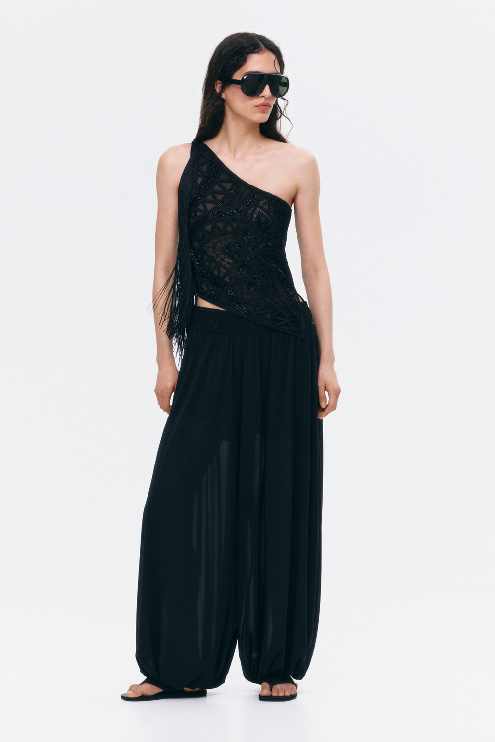 Топ на одно плечо с вышивкой - H&M