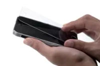 Наклейка защитного стекла на iPhone