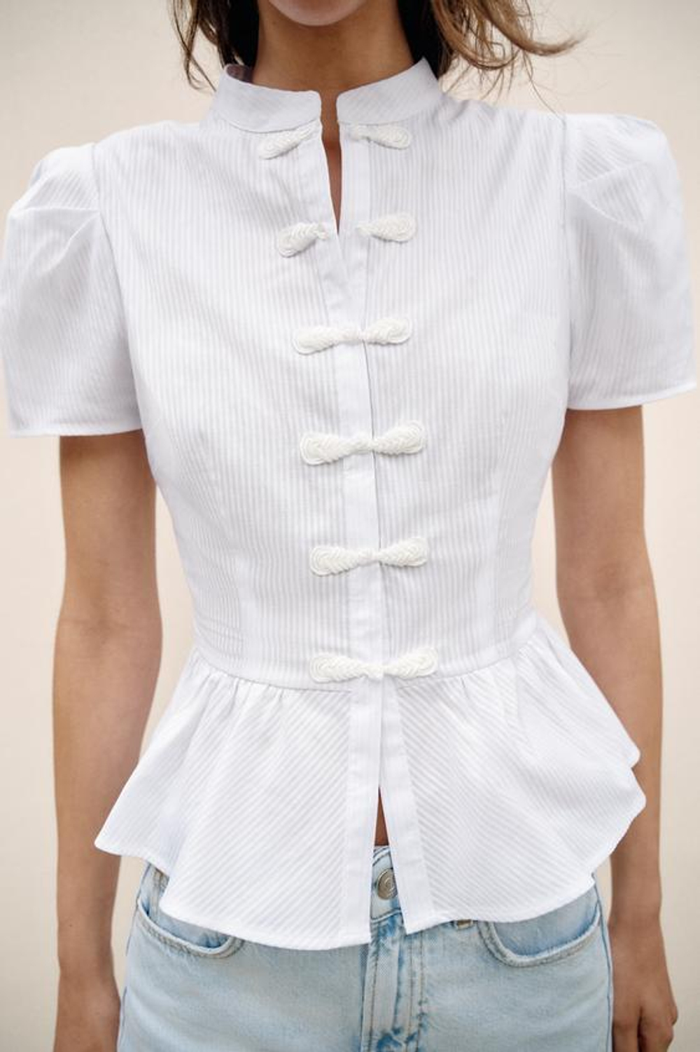 ZARA РУБАШКА С ДЕКОРАТИВНЫМИ ПЕТЛЯМИ И БАСКОЙ, БЕЛЫЙ