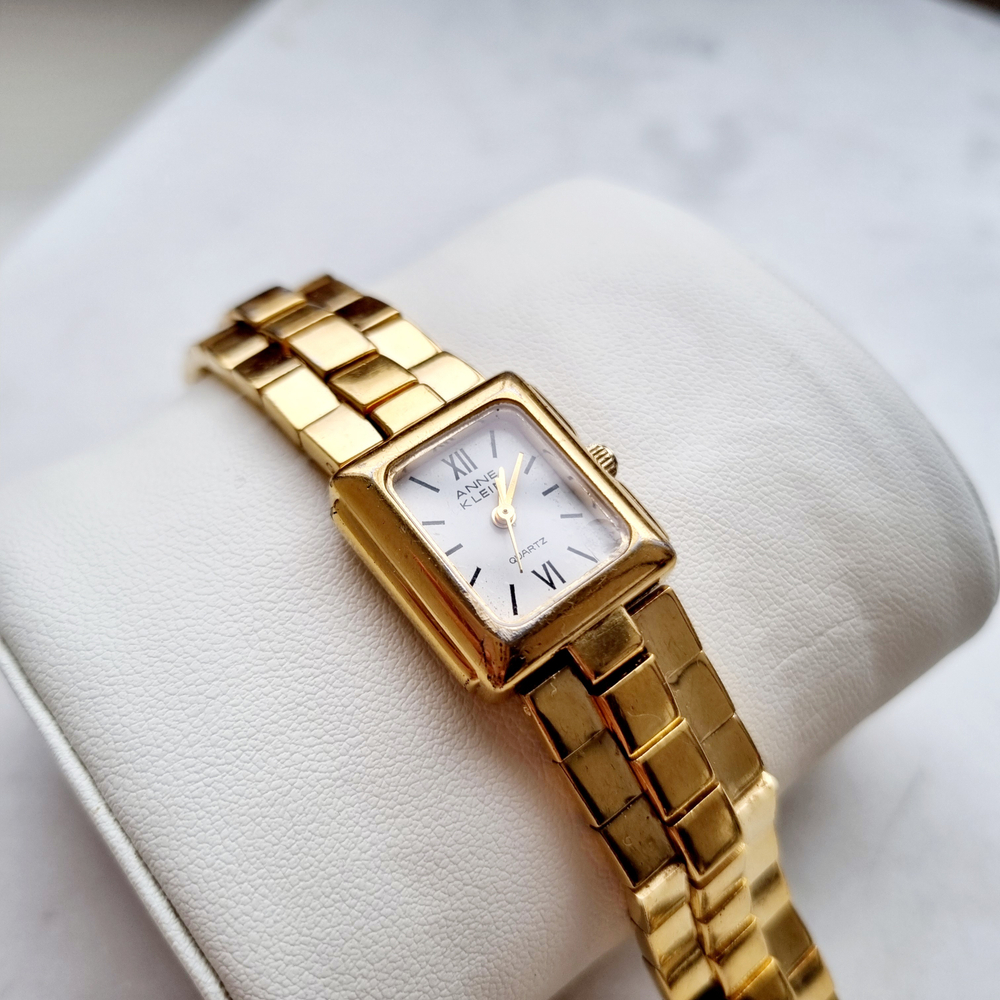 Часы Anne Klein
