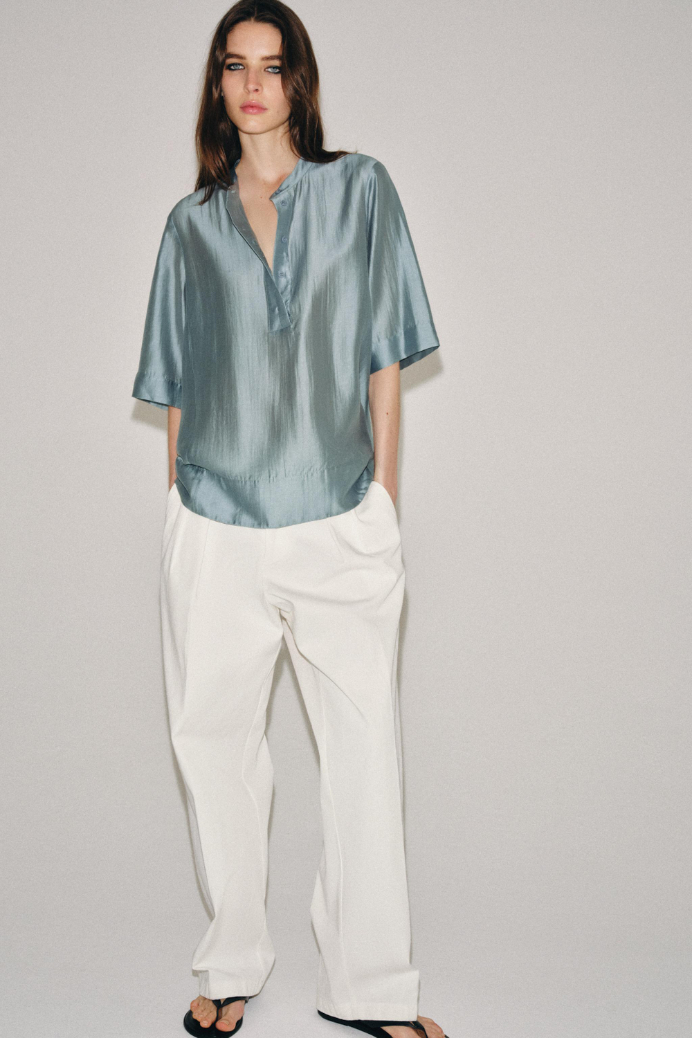СТРУЯЩАЯСЯ БЛУЗА С КОРОТКИМИ РУКАВАМИ — ZW COLLECTION — ZARA