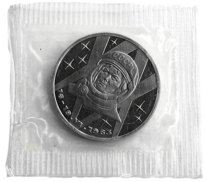 1 рубль 1983 Proof «20-летие первого полета в космос женщины - гражданки СССР В. В. Терешковой» в запайке (Новодел) 1 рубль 1983 Proof «20-летие первого полета в космос женщины - гражданки СССР В. В. Терешковой» в запайке (Новодел)