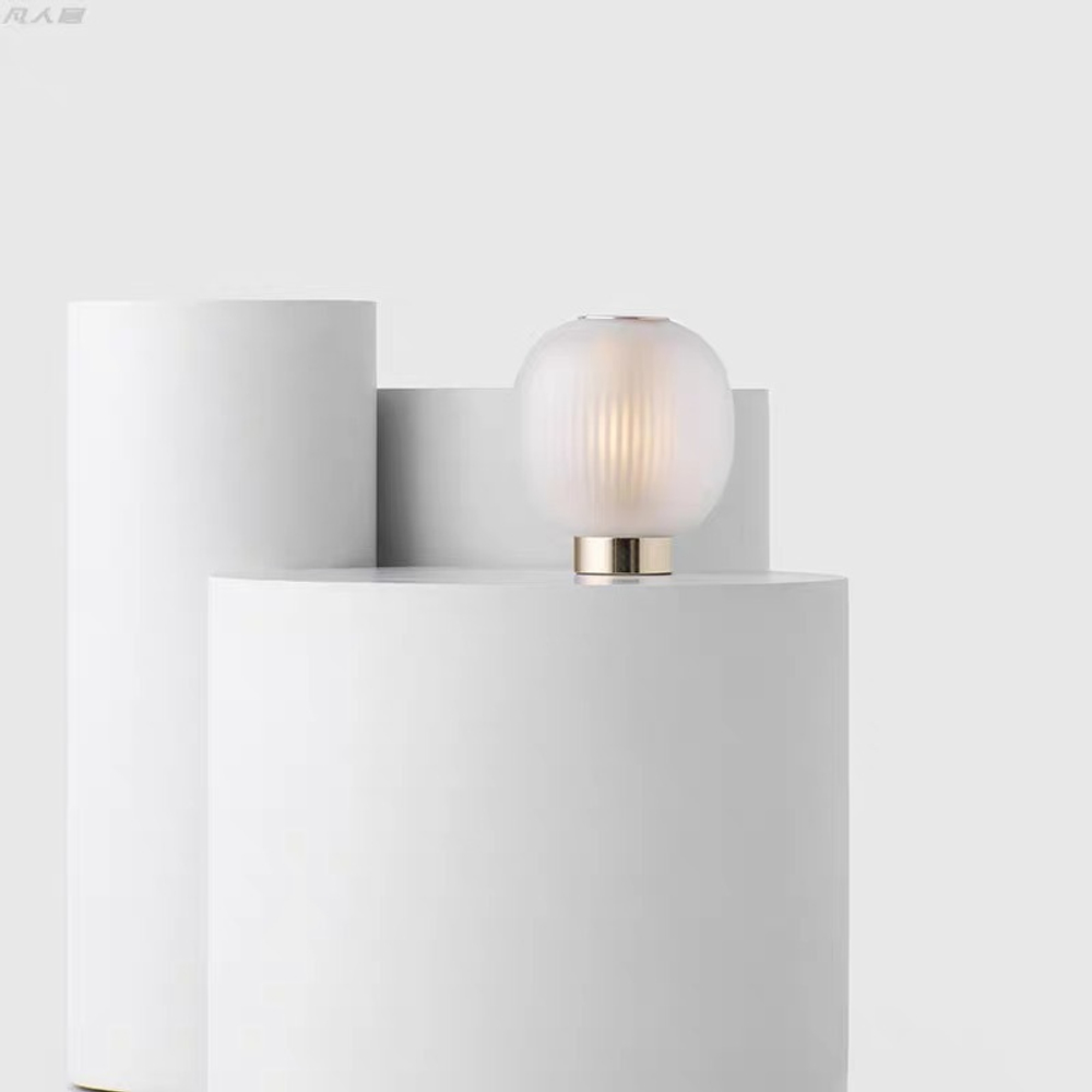 Table design lamp Bloom by Resident
