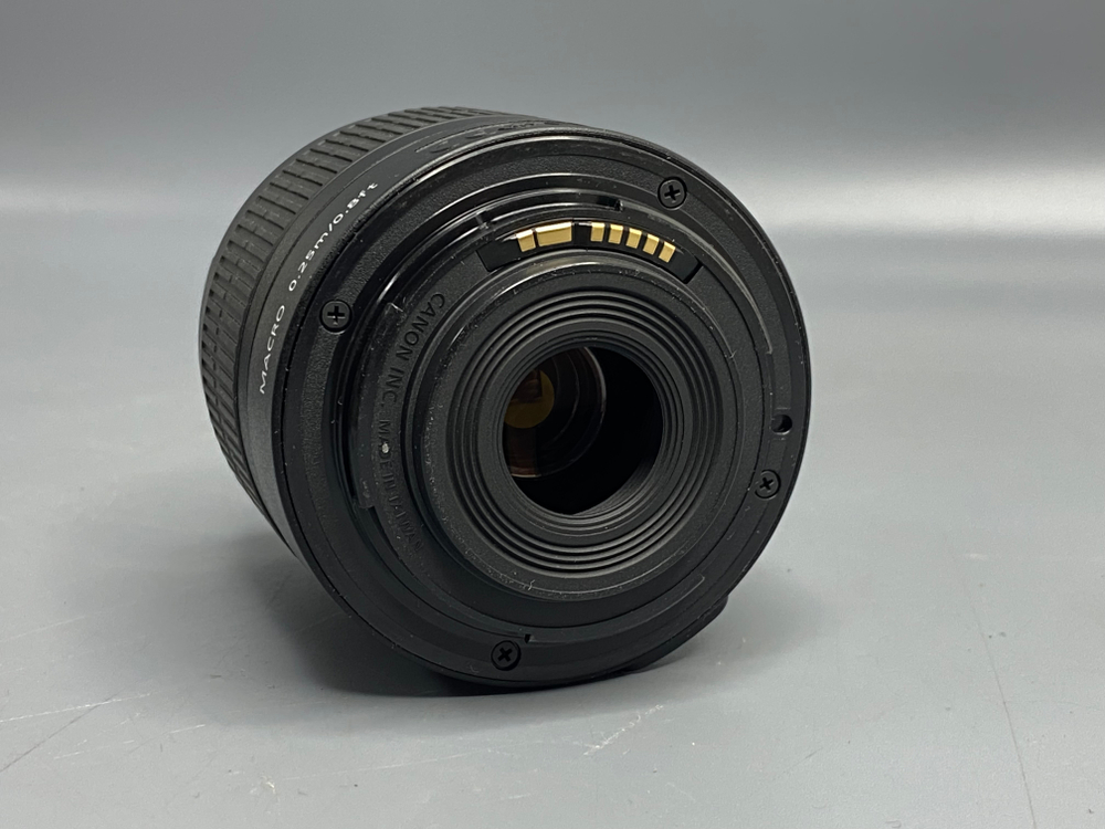 Canon EOS 2000D как новый