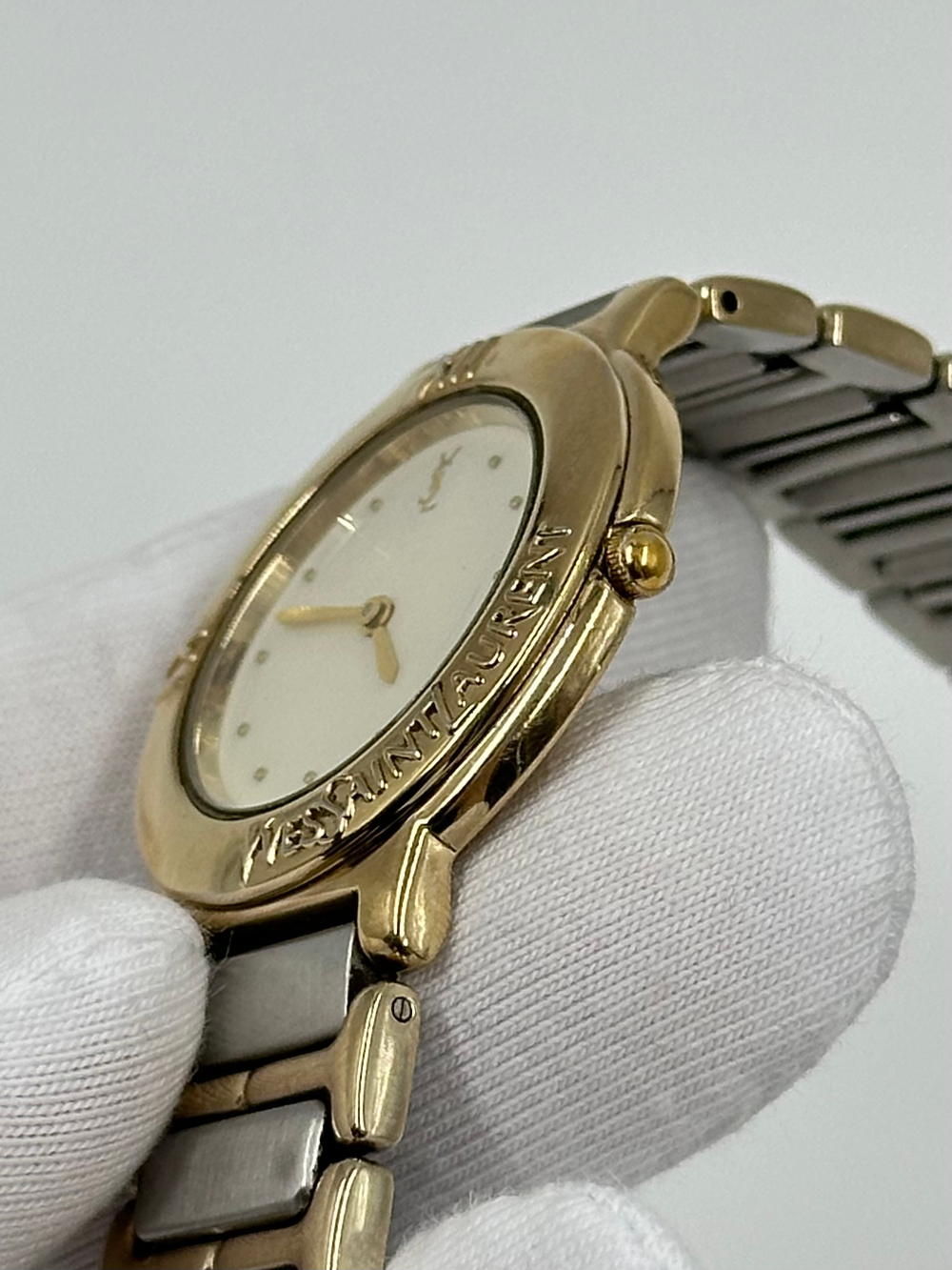 Часы Yves Saint Laurent