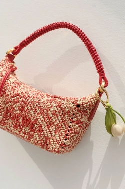 Loewe Мини-сумка Cala из телячьей кожи и рафии, красный