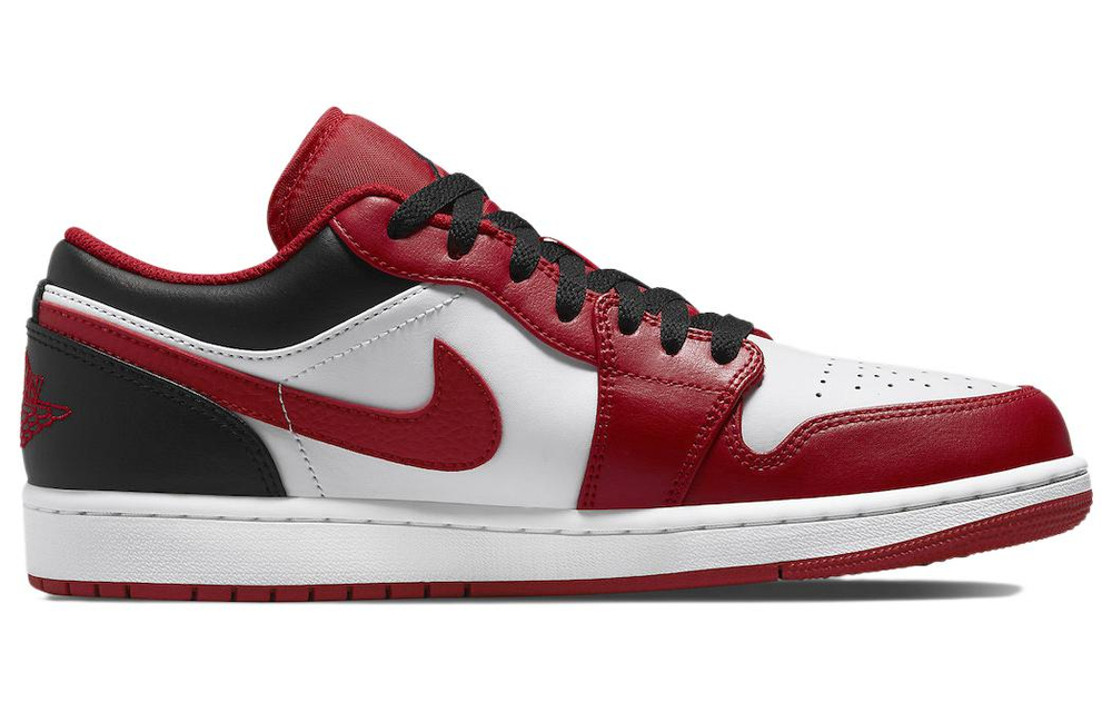 Jordan 1 Low Bulls