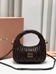 Сумка-хобо Miu Miu Wander matelassé nappa, тёмно-коричневый