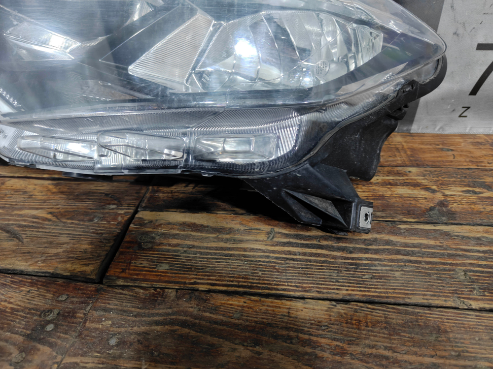 Фара левая галоген Jetta VA3 19-нв Б/У Оригинал 6RM941005