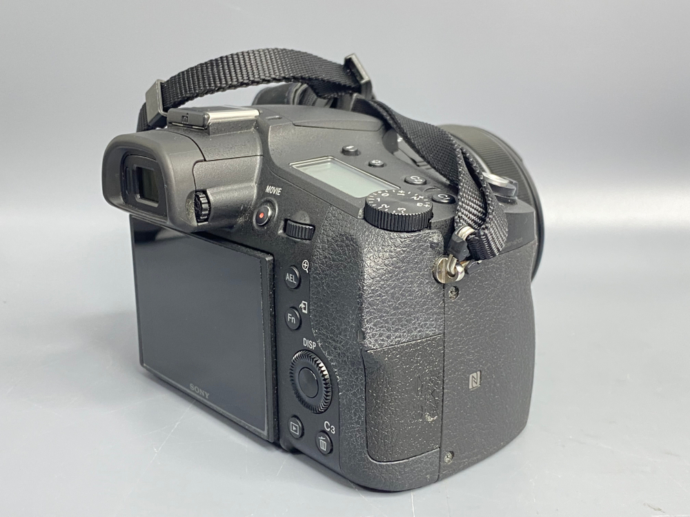 Sony DSC-RX10 IV