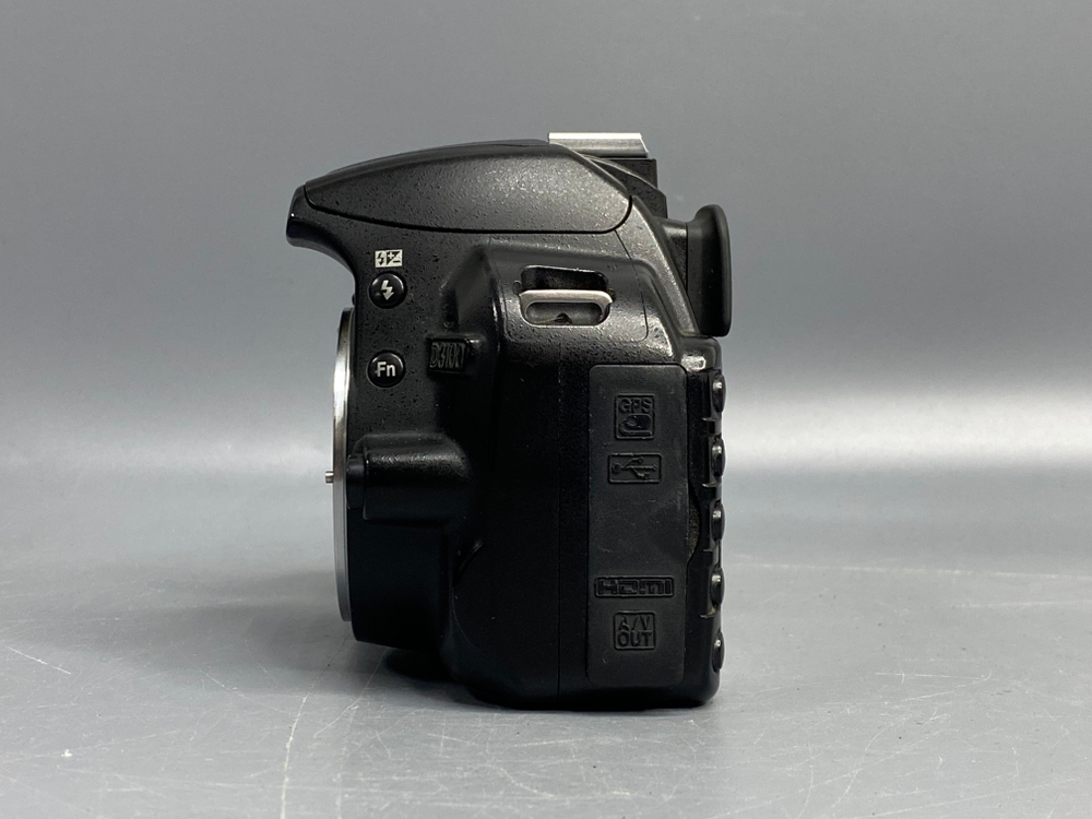 Nikon D3100 kit 18-55mm 86.500 кадров