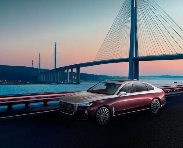 Обслуживание автомобилей Hongqi. Замена технических жидкостей, сканер Обслуживание автомобилей Hongqi. Замена технических жидкостей, сканер