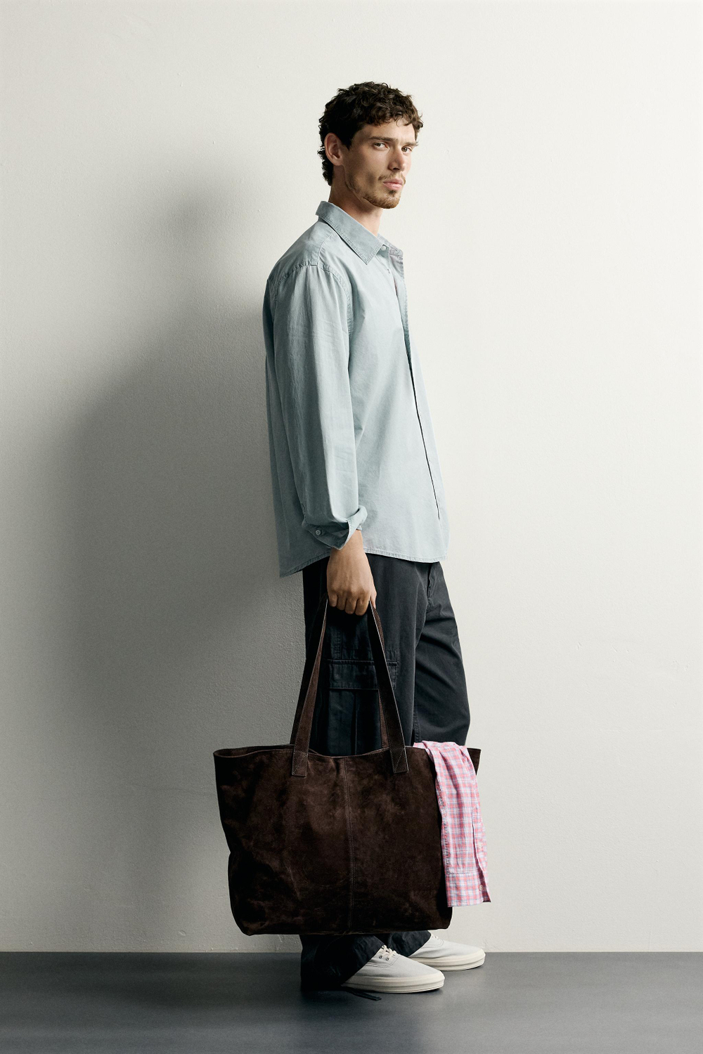 РУБАШКА RELAXED FIT С ЭФФЕКТОМ ПОТЕРТОСТИ — ZARA · 6887/303