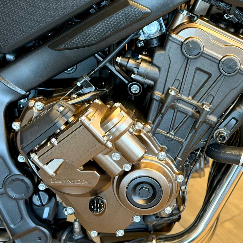HONDA CB650R E-Clutch 2025