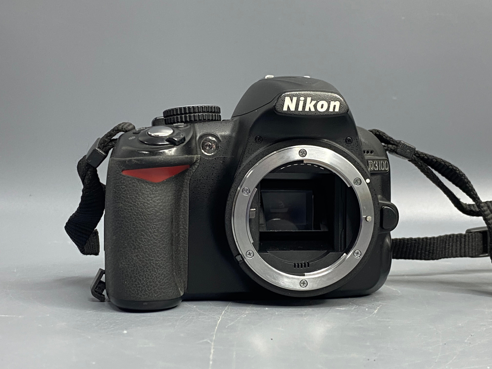 Nikon D3100 kit 18-55mm 25.000 кадров