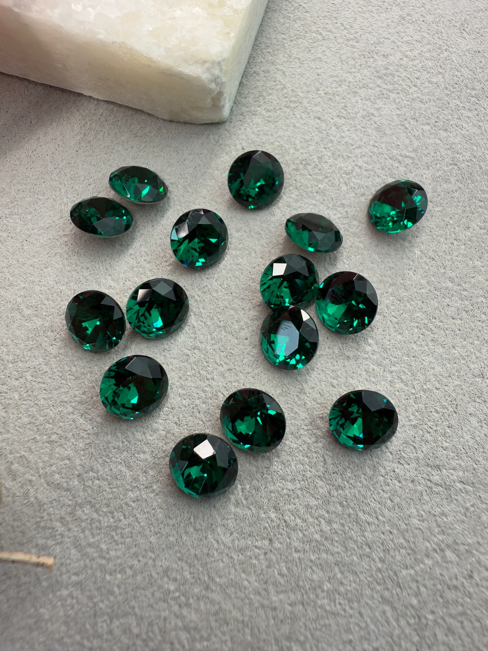 Шатон Chatone 8 мм (ss39), Emerald