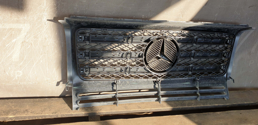 Решетка радиатора Mercedes G-Class (W463) 08-15 Б/У Оригинал a4638881215