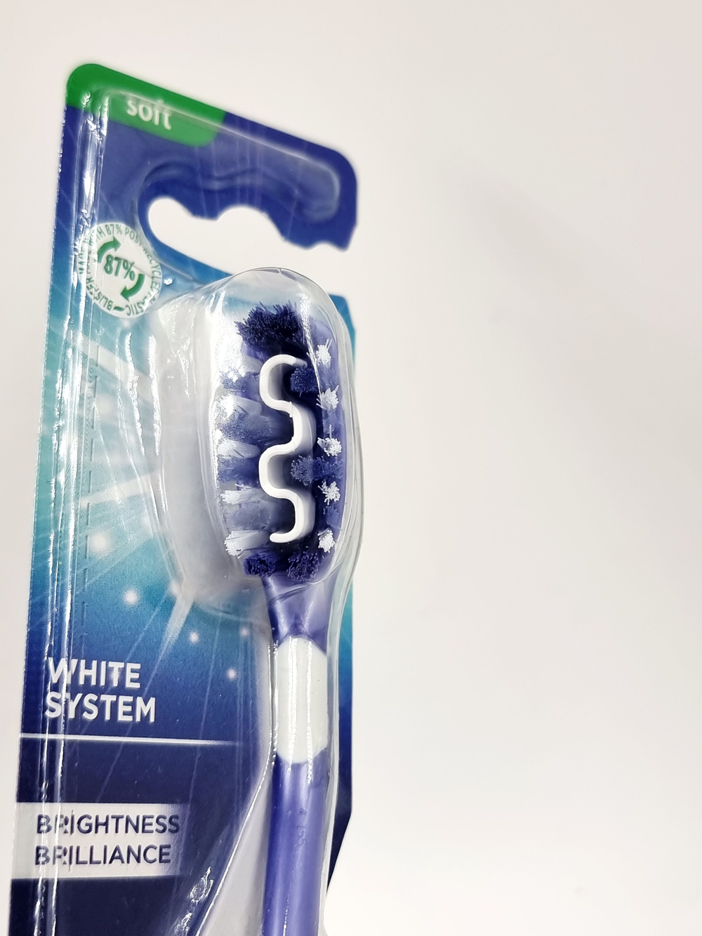 Зубная щетка Pepsodent White System Soft мягкая с перлитом, удаляет поверхностные пятна, 1 шт., синяя