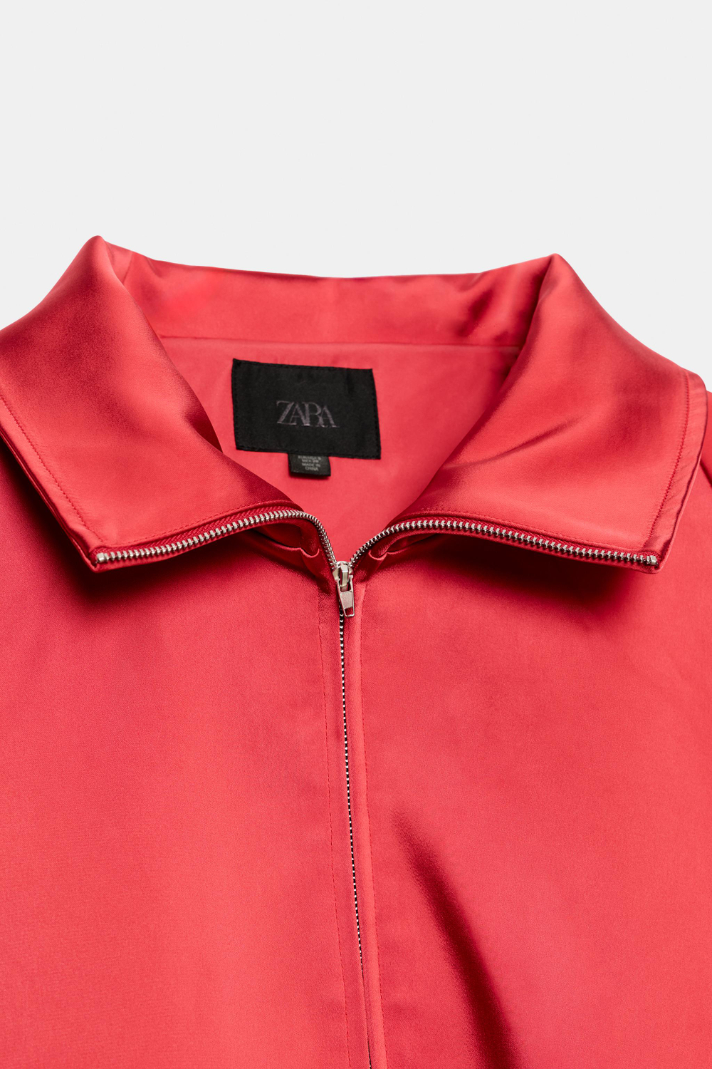 АТЛАСНАЯ КУРТКА С ПОДПЛЕЧНИКАМИ — ZARA