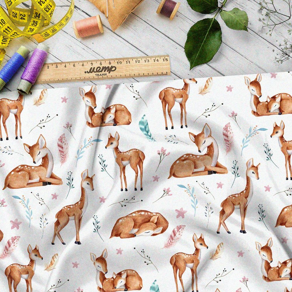 Ткань поплин оленята из мультиков на белом фоне с листвой
