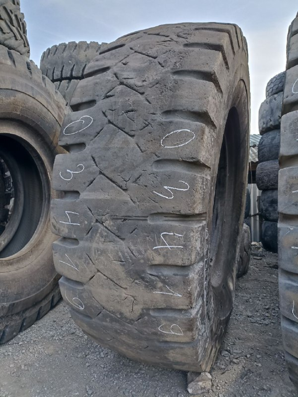 33.00R51 Bridgestone VRDP шина б/у