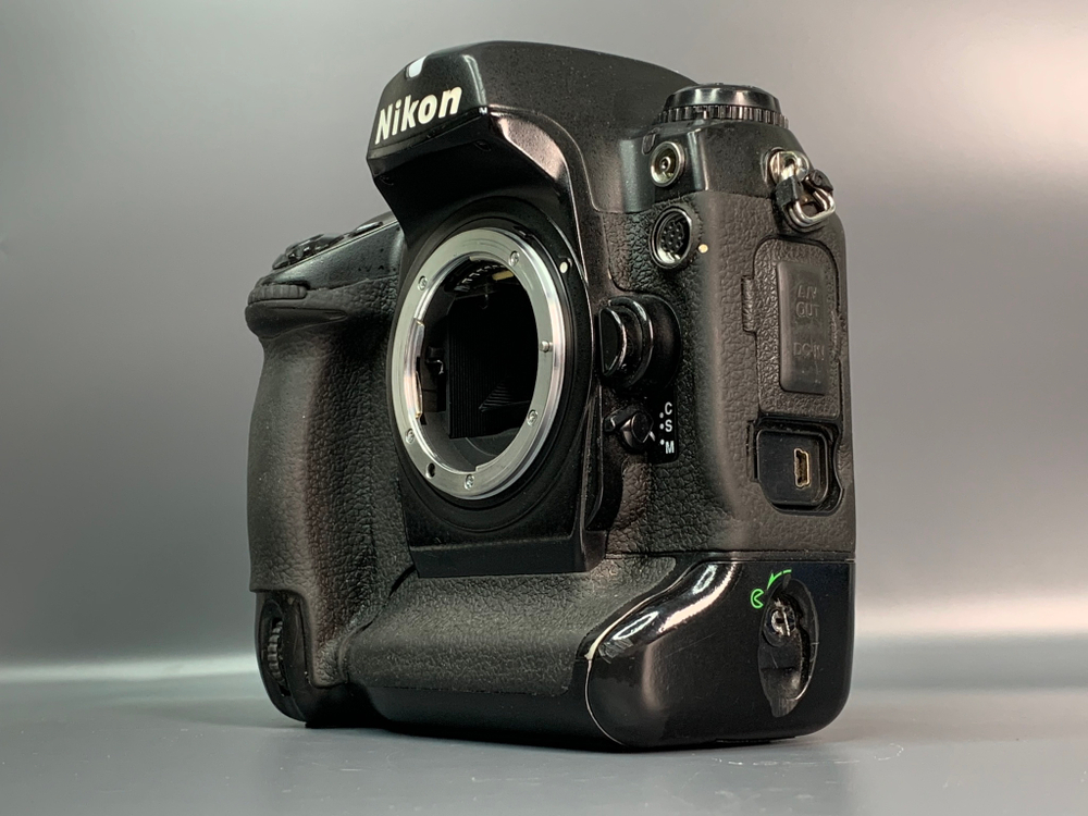 Nikon D2X Body 159.850 кадров, нет русского языка