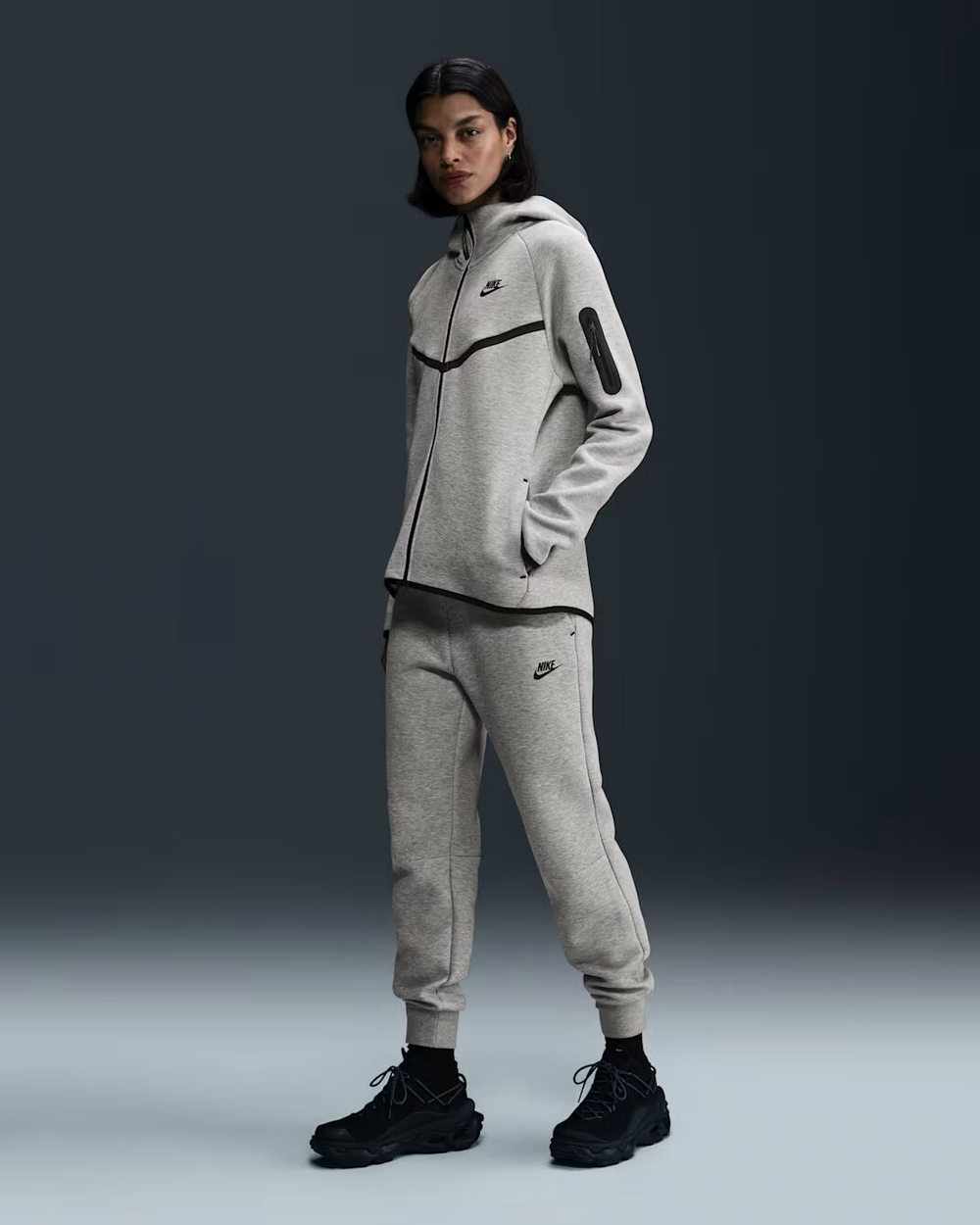 Nike Sportswear Tech Fleece Женские джоггеры с нормальной посадкой - NIKE