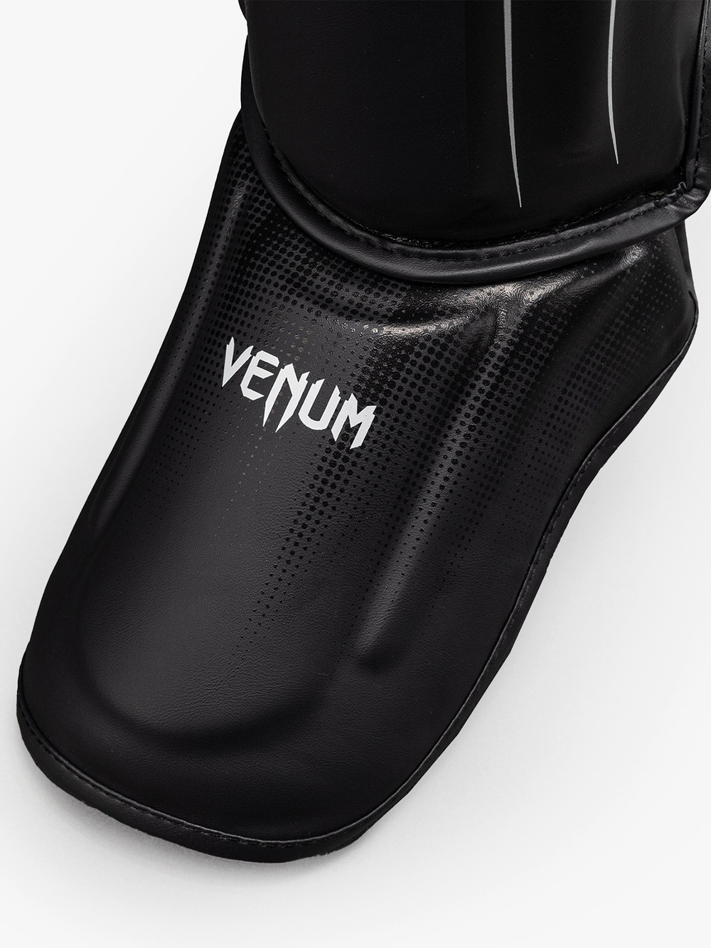 Щитки Venum Stealth Black/White