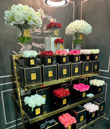 Букет белых роз и лилий Versailles Lilies & Roses, Cote Noire