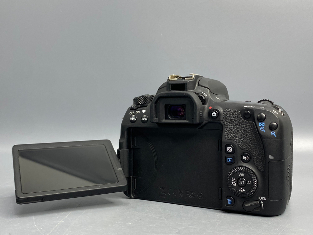 Canon EOS 77D 12.000 кадров