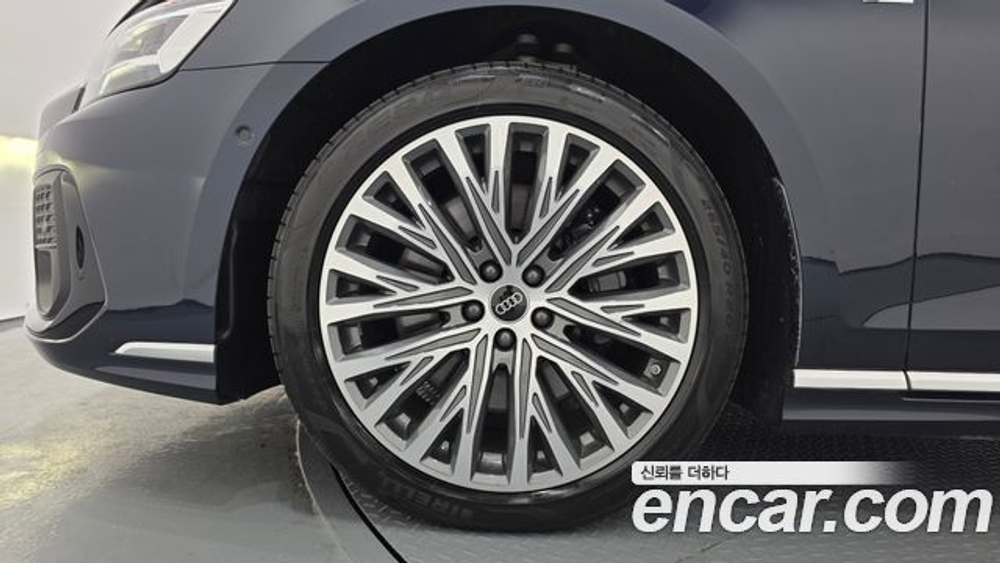Audi A8 55 TFSI Quattro Premium LWB — 2023