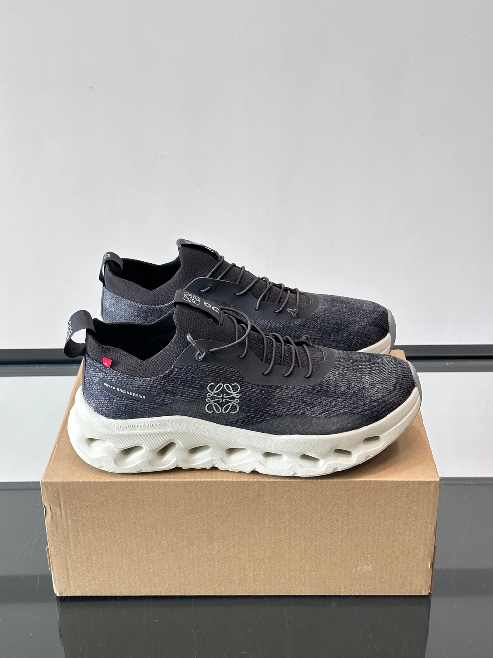 Кроссовки On Running x Loewe Cloudsolo