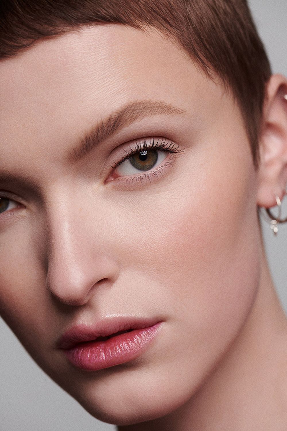 Увлажняющая тональная основа CATRICE True Skin Hydrating Foundation - 002 Neutral Ivory / 30 мл