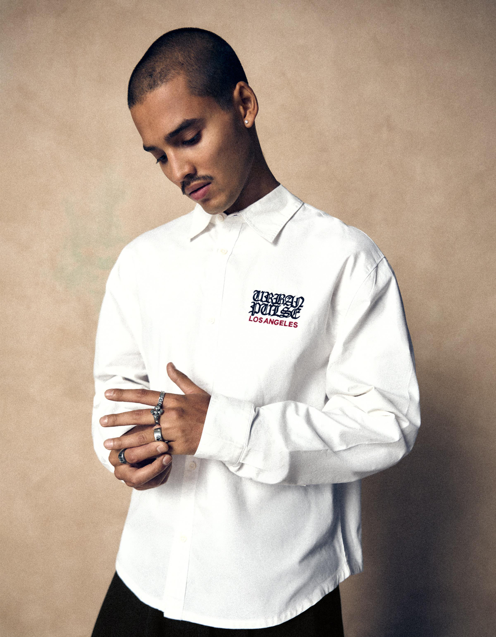 Мужская рубашка с длинным рукавом и вышивкой - BERSHKA