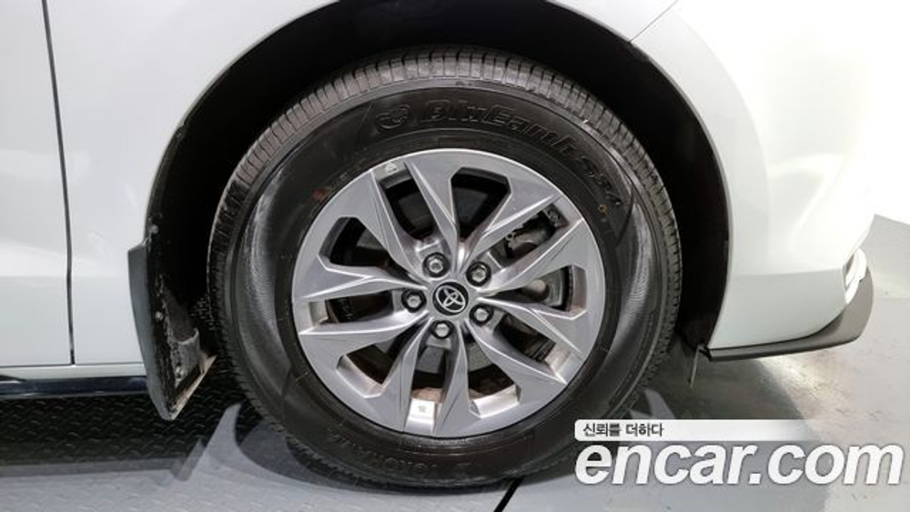 Toyota Sienna 2.5 Hybrid AWD — 2023
