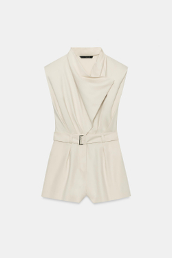 ZARA КОРОТКИЙ КОМБИНЕЗОН С ПОДПЛЕЧНИКАМИ И ПОЯСОМ, ЦВЕТ ПЕНЬКИ