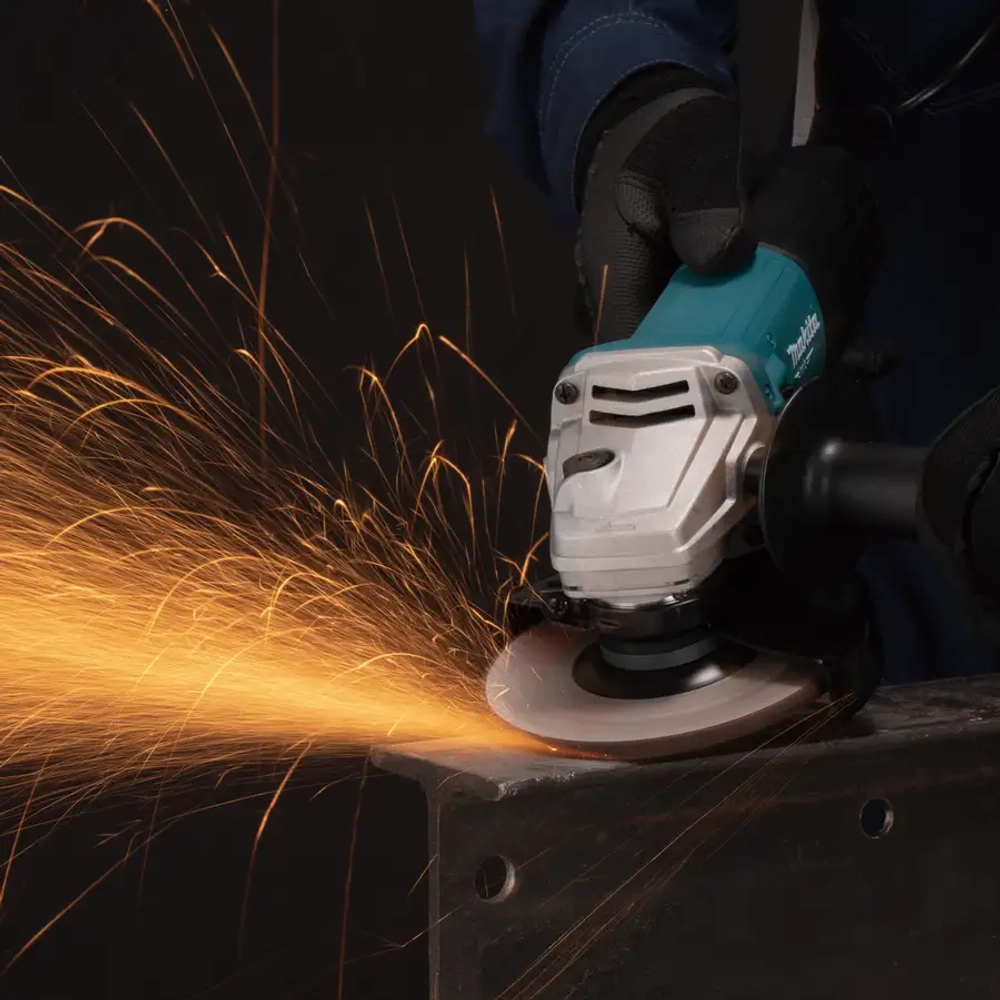 Шлифмашина угловая 125 мм Makita MT M9511RB