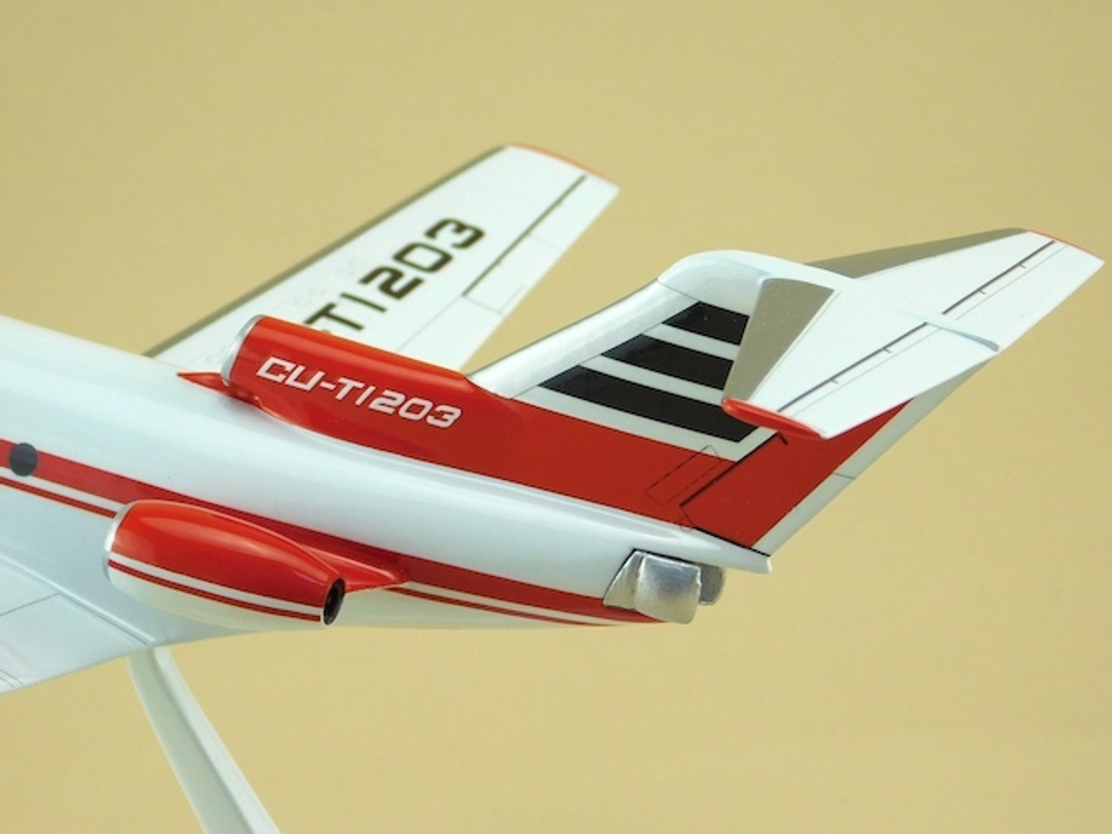 Модель самолета Як-40 (М1:72, Cubana)