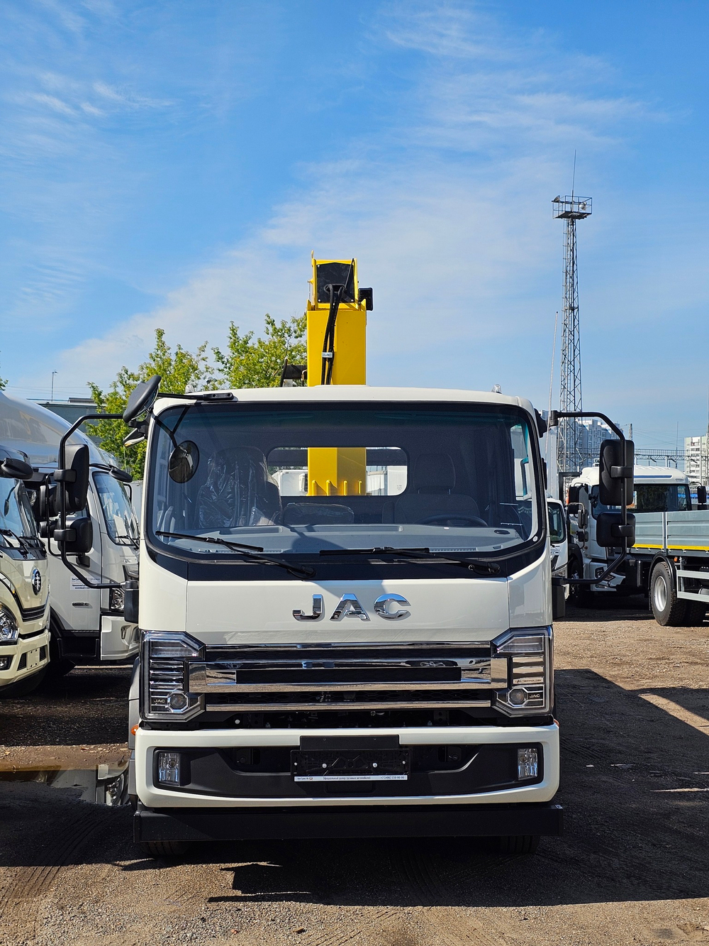JAC N120X бортовой с КМУ Hyva HST6.3E3