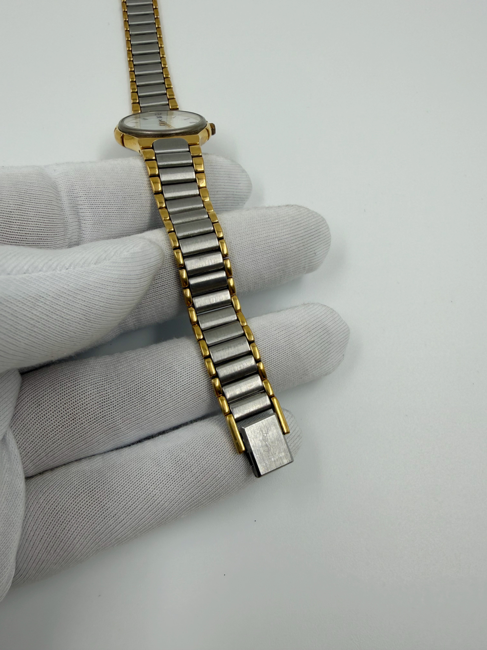 Часы Yves Saint Laurent