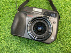 Olympus Camedia C-7070 Wide Zoom
