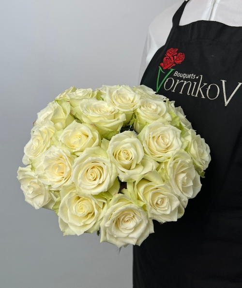 Букет из 31 белой розы