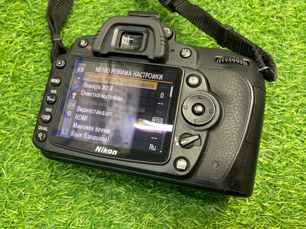 Nikon D90 kit 18-55mm 3.5-5.6G VR 14.500 кадров