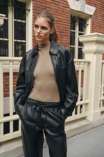 БРЮКИ ИЗ ИСКУССТВЕННОЙ КОЖИ С ЭЛАСТИЧНЫМ ПОЯСОМ — ZARA