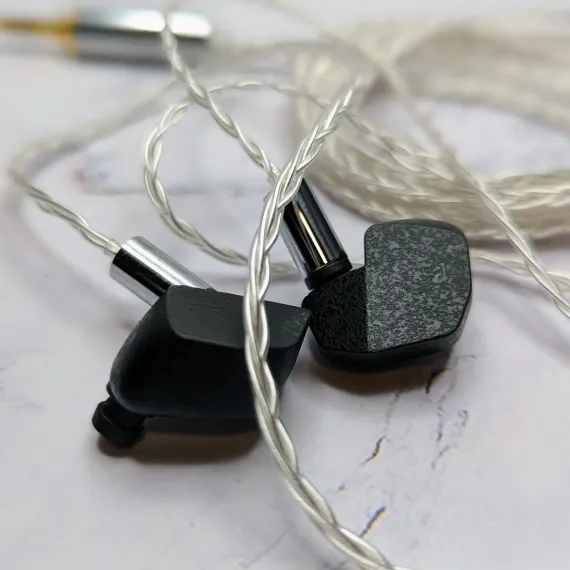Final Audio A5000 Black