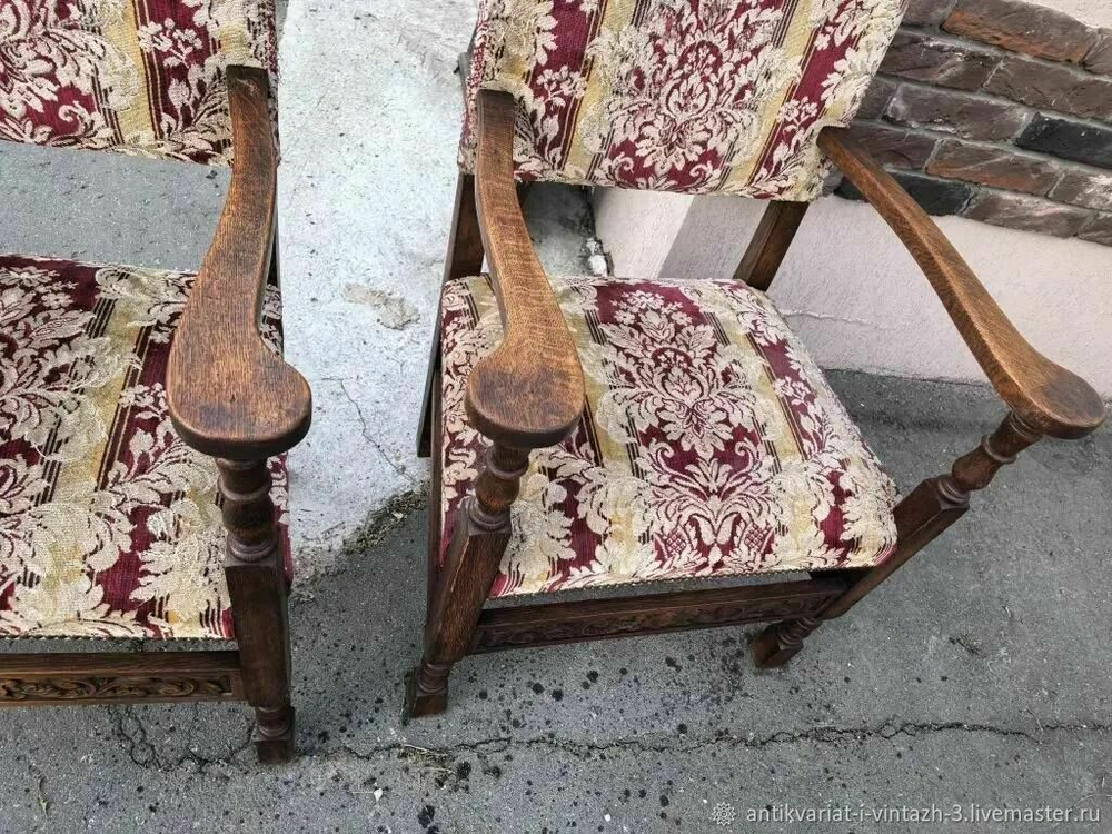 Старинное кабинетное кресло