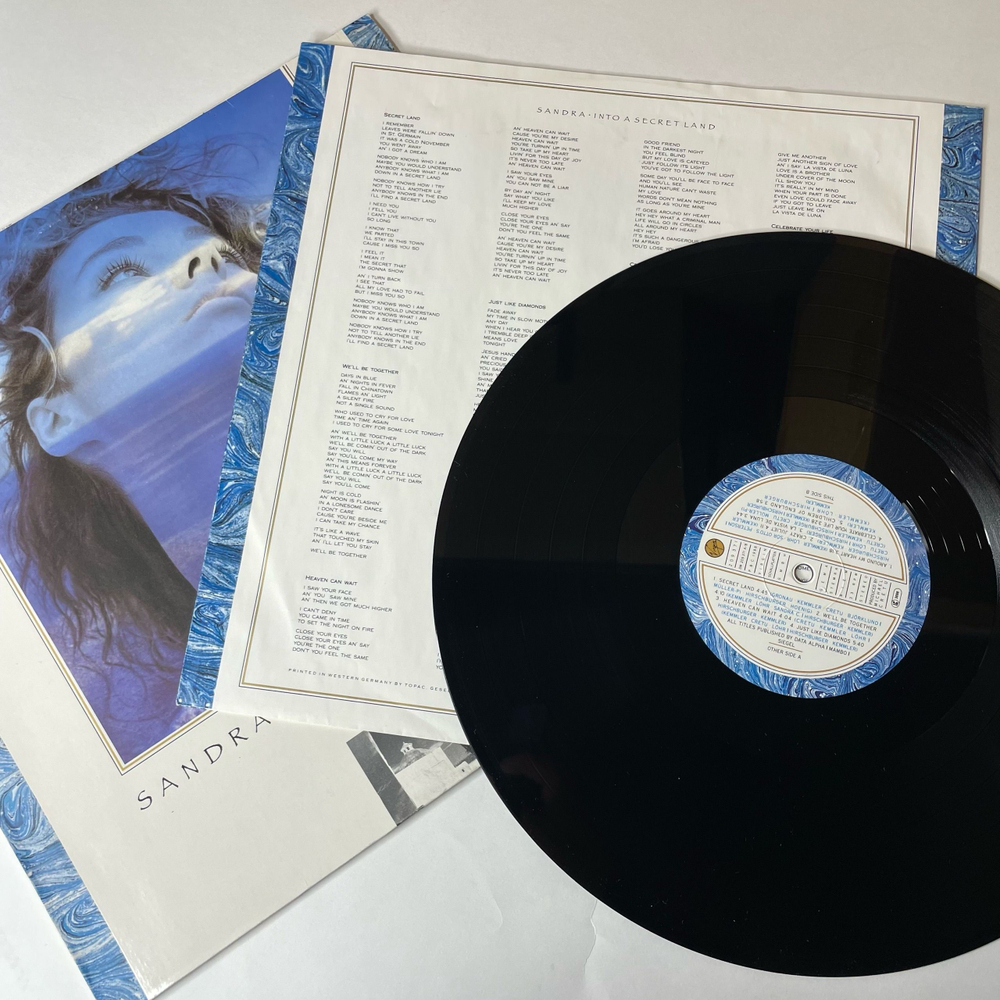 Винтажная виниловая пластинка LP Sandra Сандра Into A Secret Land (Германия 1988)