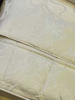 Покрывало 270х270 Blumarine Lapis Perla молочно-белое