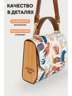 Сумка кросс-боди с деревянными вставками и принтом