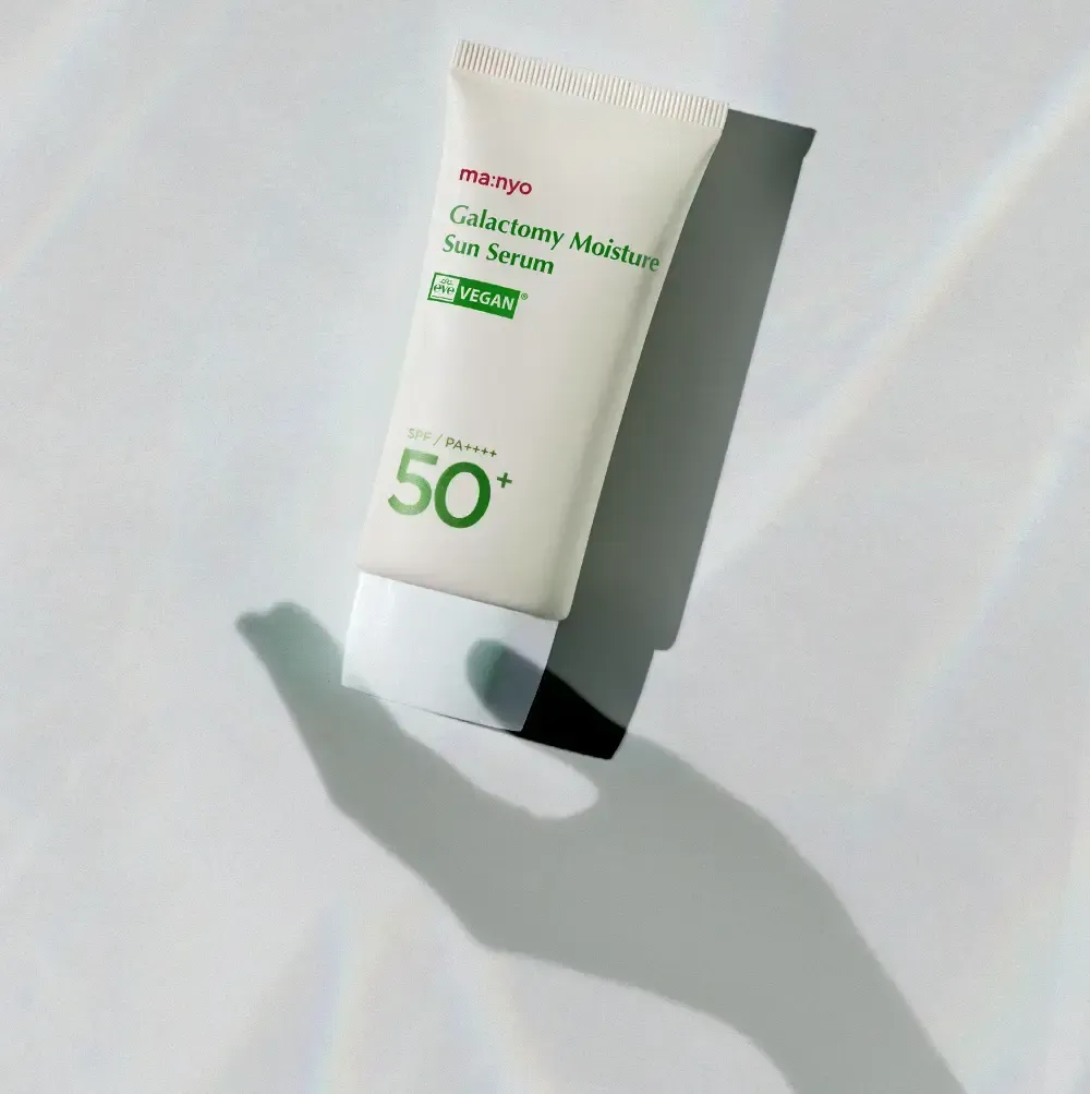 Увлажняющая солнцезащитная сыворотка Manyo Galactomy Moisture Sun Serum SPF50+ PA++++ 50 мл. (Срок годности до 01.02.2027)